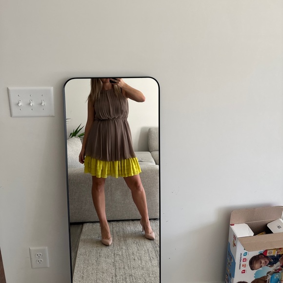 NWT Jessica Simpson Pleated Ruffle Khaki Lemon Yellow Mini Dress size XS $128 - Picture 5 of 8